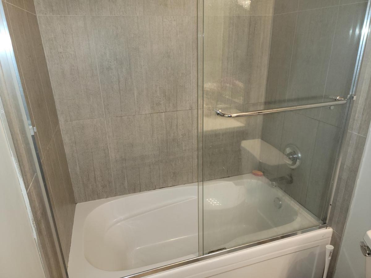 Oscar Inn & 2Bd Family Suite Or Private Room Abbotsford Buitenkant foto